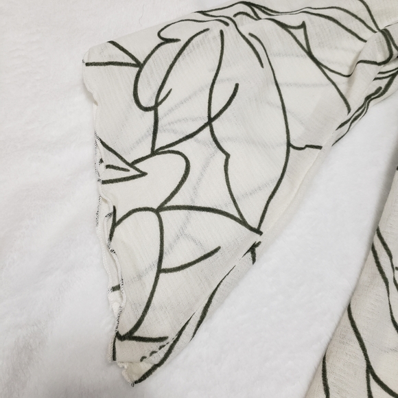 Floral top - Picture 3 of 11